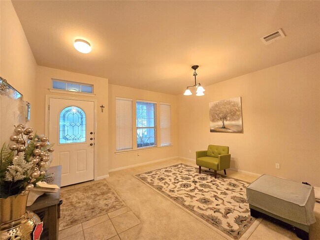 Photo - 204 Valona Loop