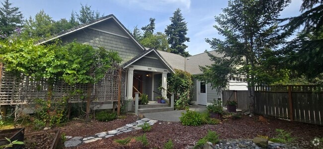 Building Photo - 2239 W 16th St Rental