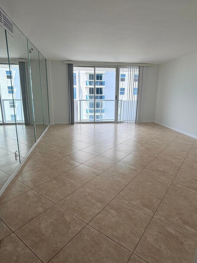 Photo - 9195 Collins Ave Unit 913