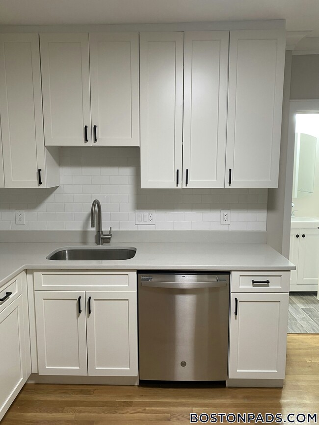 Building Photo - 57 Hemman St Rental