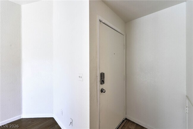 460 Elm Dr Unit 204