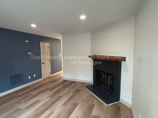 Photo - 739 Benchmark Dr