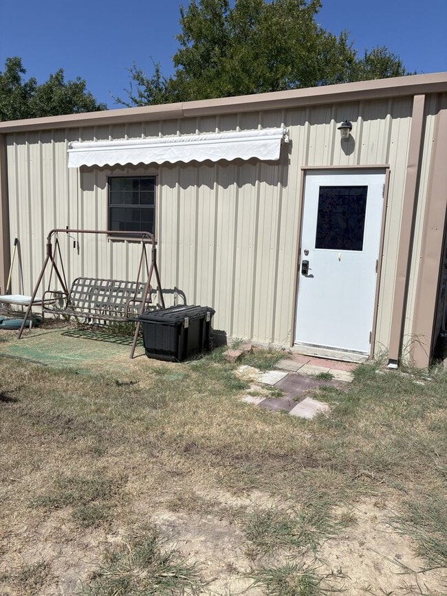 Building Photo - Country Living- Studio Unit- 1 Bed, 1 Bath... Rental
