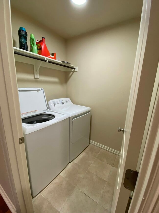 Photo - 1705 Carverly Dr