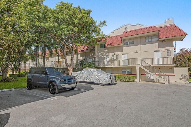 Building Photo - 6709 N Kendall Dr Unit 223