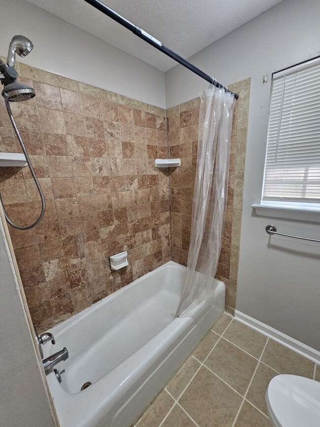 Photo - 1108 Thomas Ln