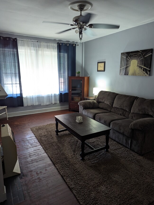 Photo - 208 Sutton St