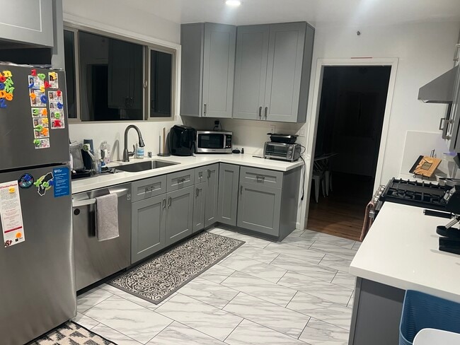 Beautiful Brand New Kitchen - 8315 Fordham Rd House