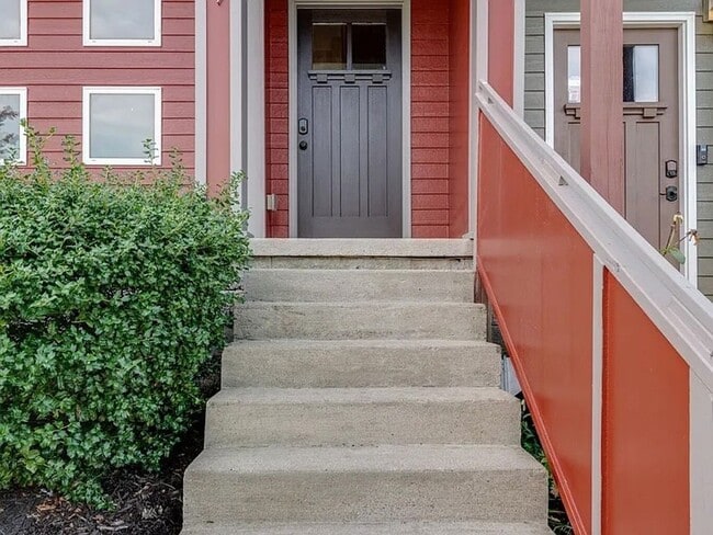 Photo - 3 Bed 2.5 Bath Luxury Townhome