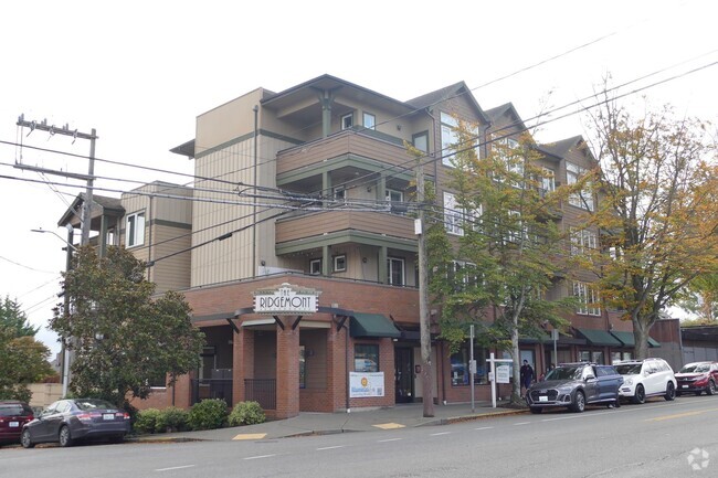 Building Photo - Spacious 1 Bedroom + Office in Desirable G... Unit 304 Rental