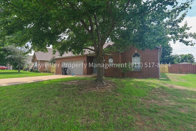 Photo - Large 3 Bed | 3 Bath | Jenks