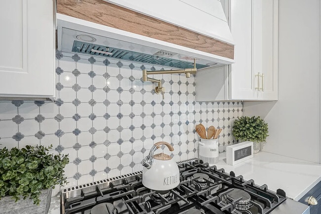 Photo - 615 S Delhi St