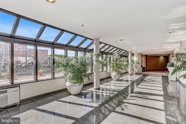 Building Photo - 1600 N Oak St Unit 415 Rental