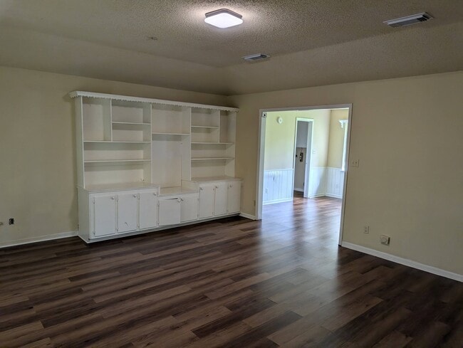 Photo - 327 Primrose Rd