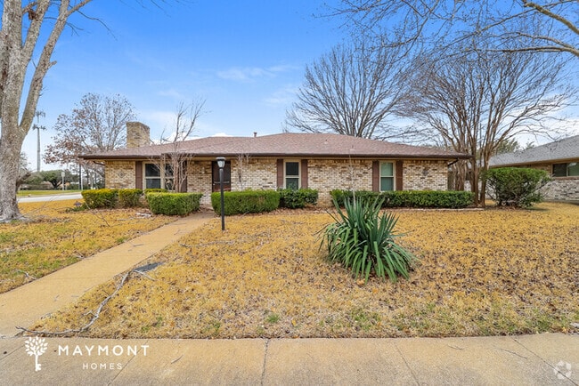 Building Photo - Charming Brick Home in Desoto, TX