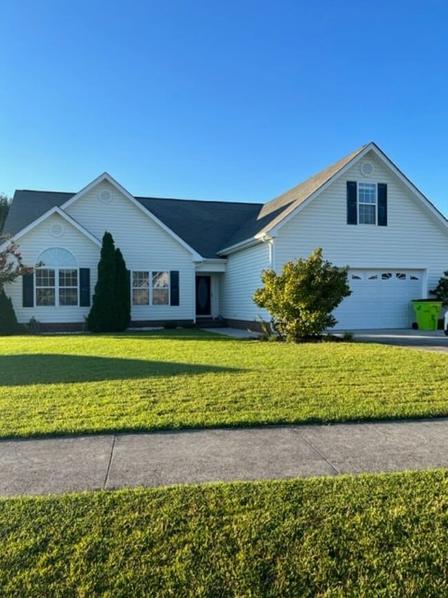Building Photo - Three Bedroom Two Bath Home with Frog