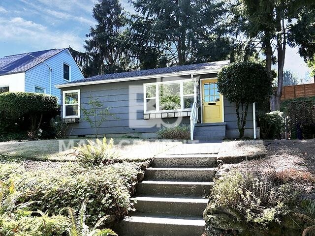 Photo - NW Portland Alphabet District. Light & Bri...