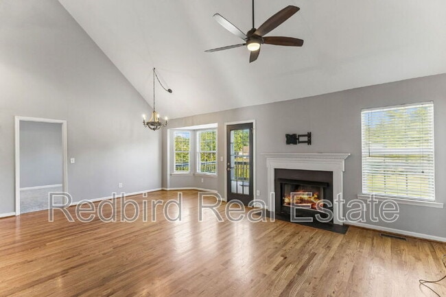 Photo - 1057 Meandering Way