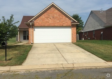 Building Photo - Renovated 3 Bedroom 2 Bath Home with 2 Car...