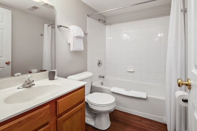 Photo - 1924-1969 Greenglen Dr