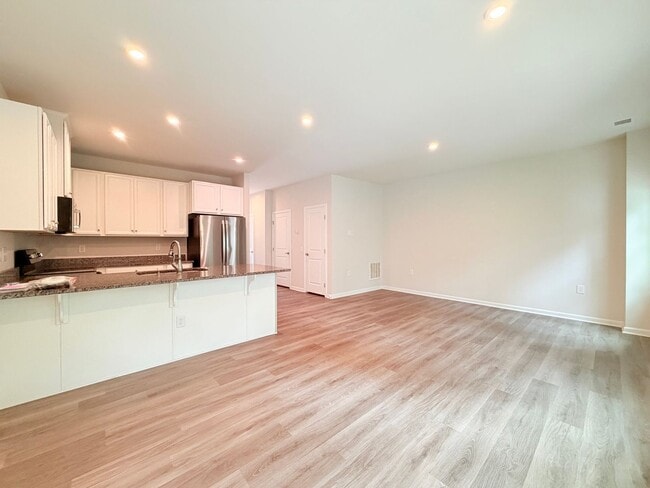 Photo - 137 Capeside Ct