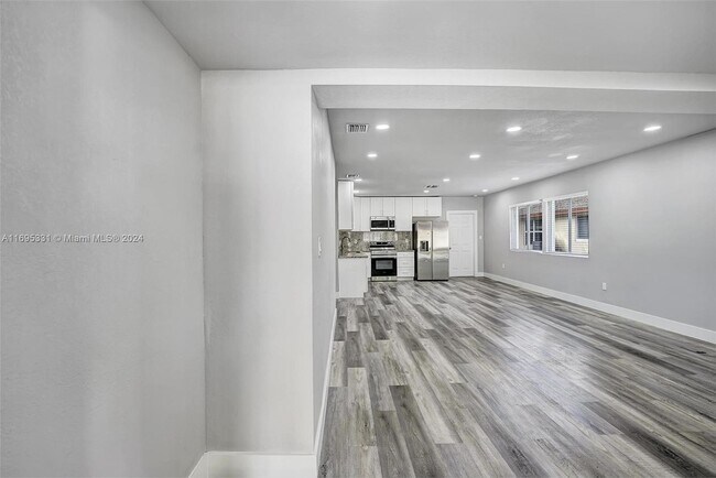 Photo - 2238 Thomas St