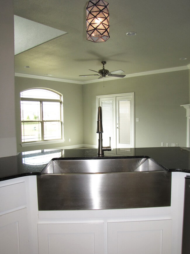 Photo - Upscale 4 Bed, 2.5 Bath Available in Fayetteville!