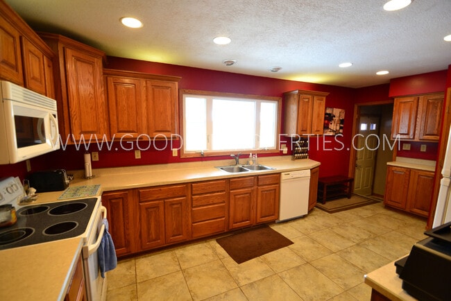 Photo - 3 Bedroom Ranch in Urbandale