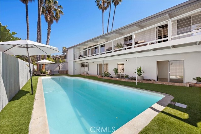 Building Photo - 2120 Temple Hills Dr Unit LOWER