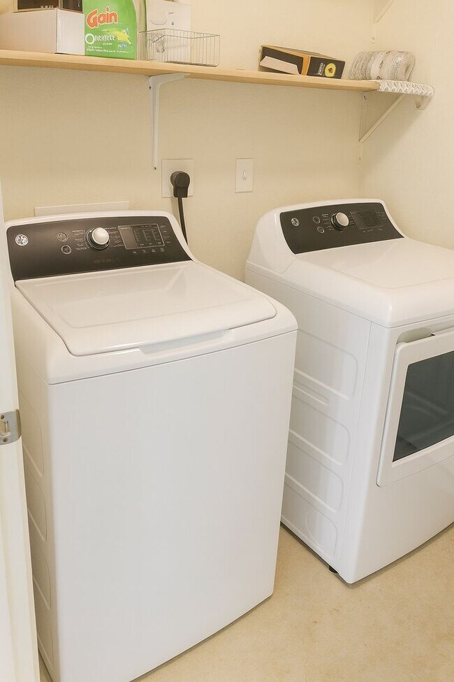 Photo - 5 Bedroom, 2.5 bath in Killeen