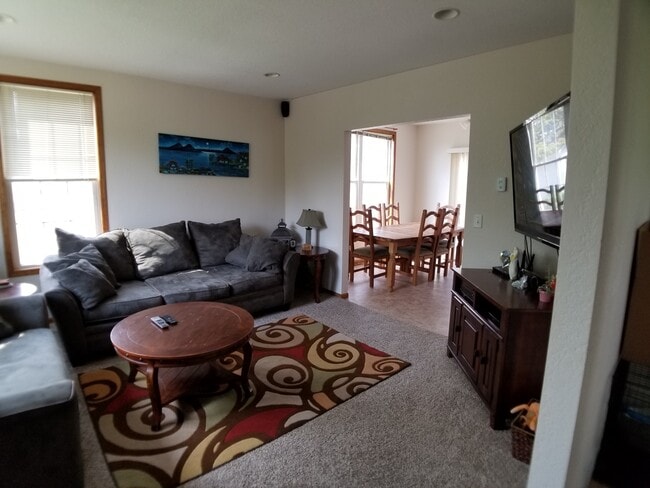 Photo - 421 N 41st Ave E