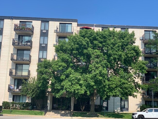Building Photo - 9701 N Dee Rd Unit 6G Rental