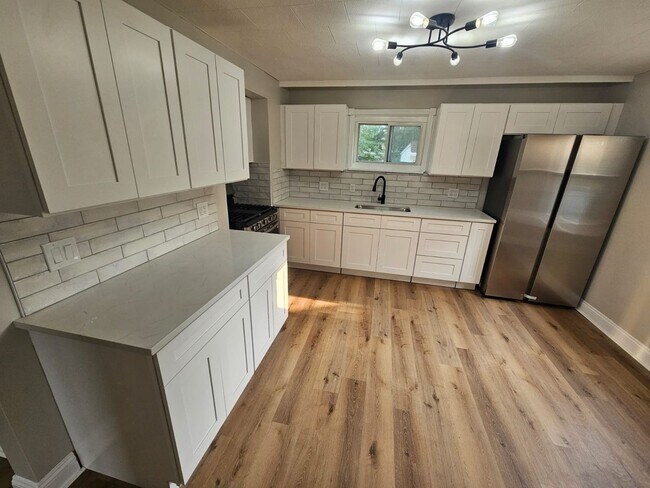 Photo - 21400 Goller Ave