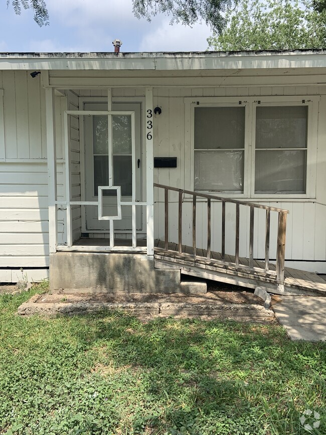 Building Photo - 336 S Chiltipin St Rental