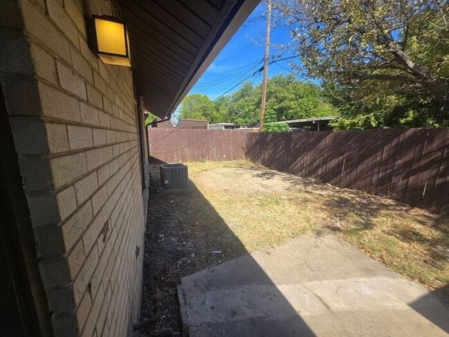 Photo - 3 Bedroom/2 Bathroom/1 Covered Parking Places - Remodeled