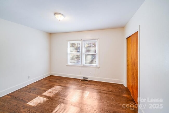 Photo - 5311 Princess St