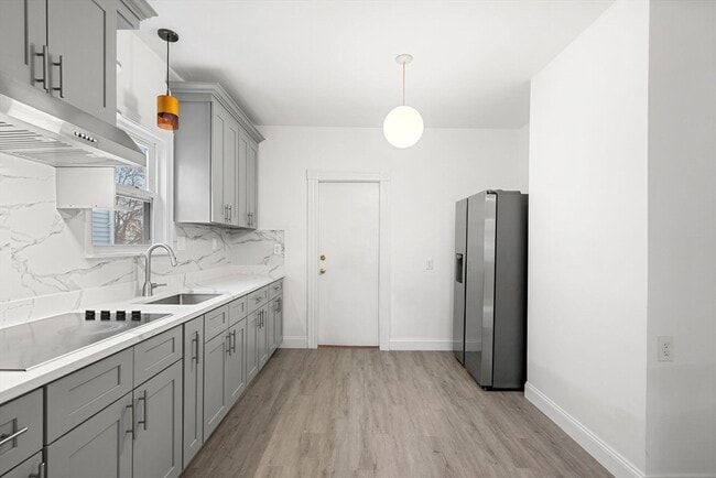 Building Photo - 252 Safford St Unit 254