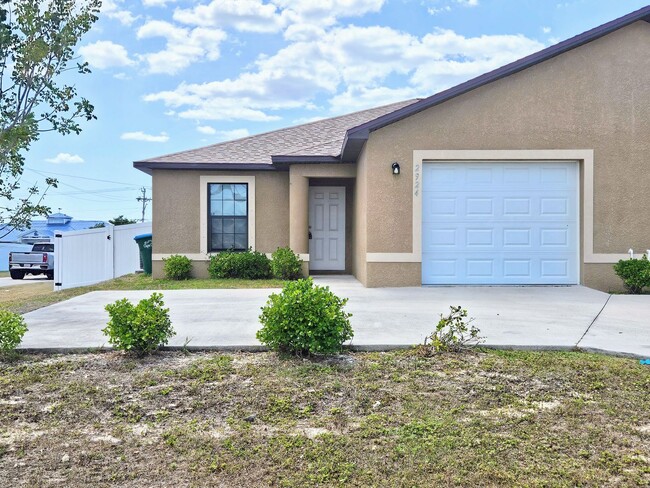 Stunning 3 Bed / 2 Bath Duplex w/ Garage –... - Stunning 3 Bed / 2 Bath Duplex w/ Garage –... Apartment Unit 2924 SW 7th Pl