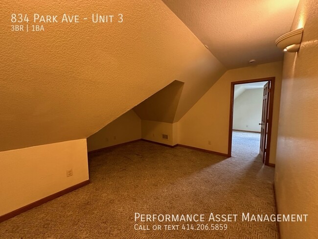 Large split level 3 bedroom in Racine - Large split level 3 bedroom in Racine Apartamento Unidad 3