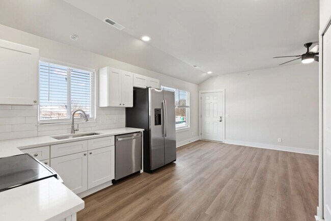 1215 Corporate Dr Unit 329