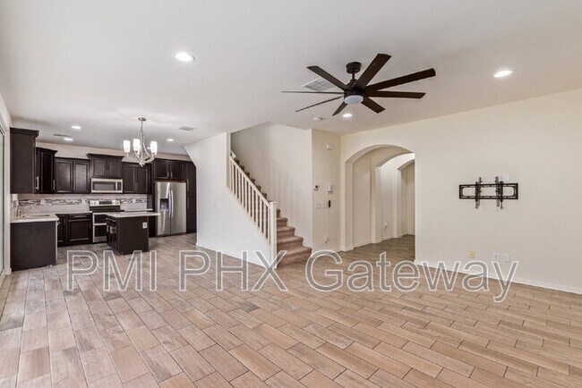 Photo - 735 E Constance Wy