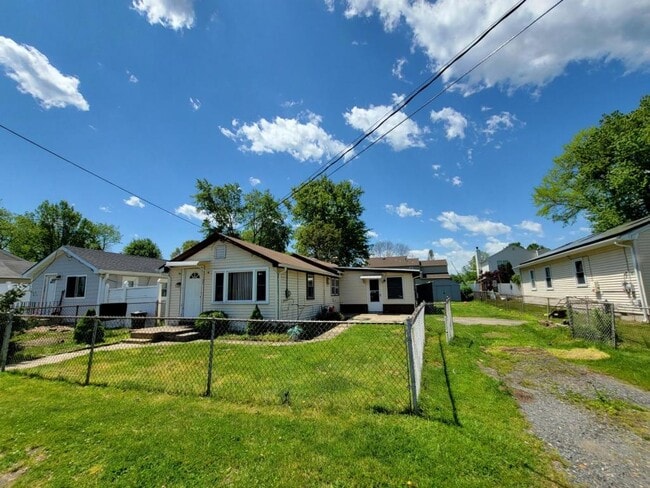 Building Photo - 53 Salem Pl