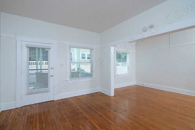 Photo - Charming 1 BR with AC in Bankers Hill with Onsite Laundry Unit 02