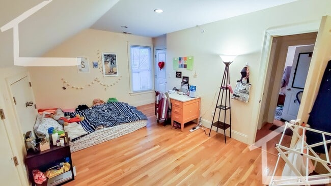 Photo - Charming 4 Bedroom-No Broker Fee