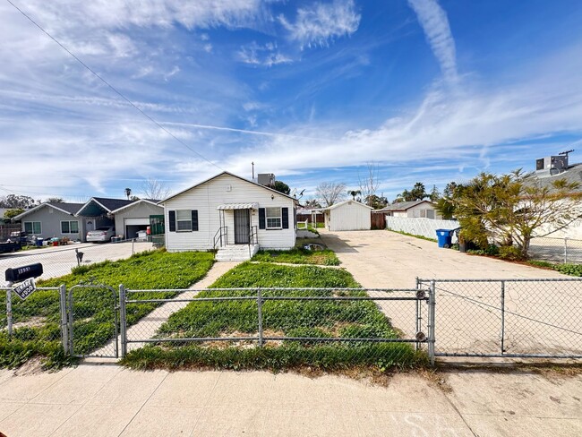 Building Photo - Cozy Home For Rent