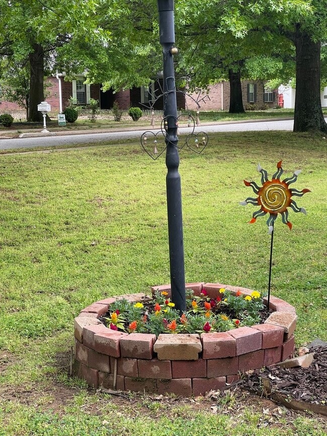 Photo - Pre - Leasing 3 Bedroom 2 Bath Extremely c...