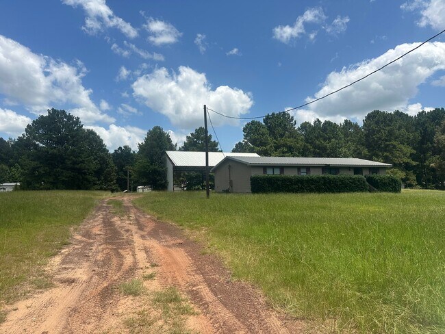 Photo - 2667 Airstrip Rd