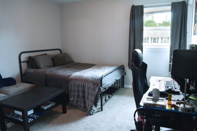 Photo - 8 Williamsburg court