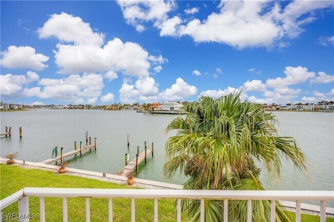 Building Photo - 3070 Gulf Shore Blvd N Unit 201