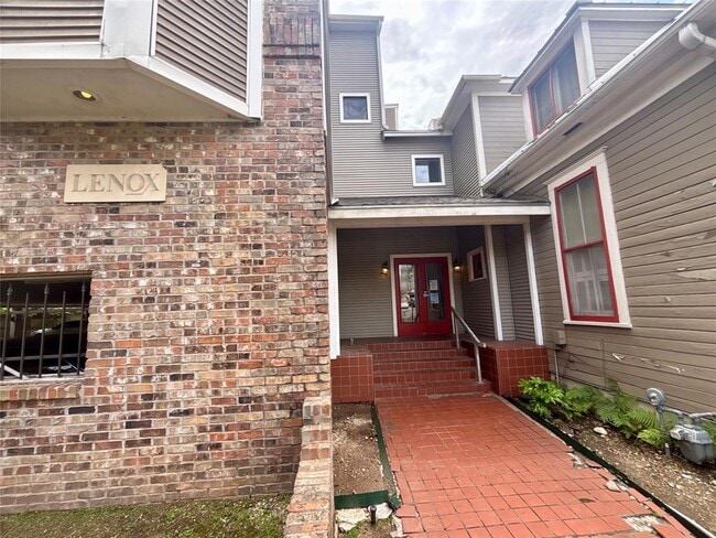 Photo - 915 W 23rd St Unit 206